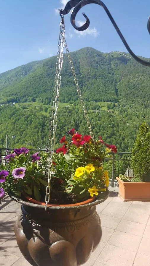 Premana Cedarwood Bed & Breakfast イタリア