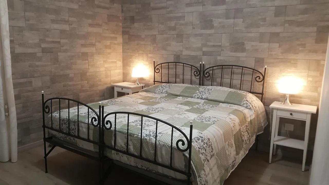 Cedarwood Bed and Breakfast Premana 0*,  Italia